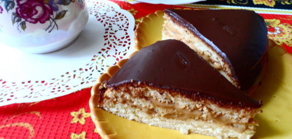 Медовый бисквитный пирог к чаю