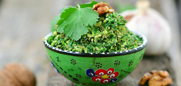 Шпинат с кунжутом и чесноком