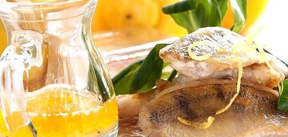 Филе белой рыбы в лимонно-масляном соусе