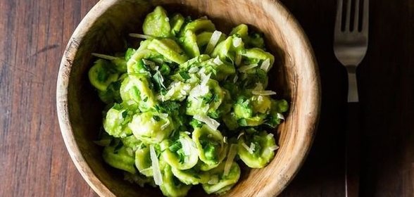 Макароны с зеленым горошком