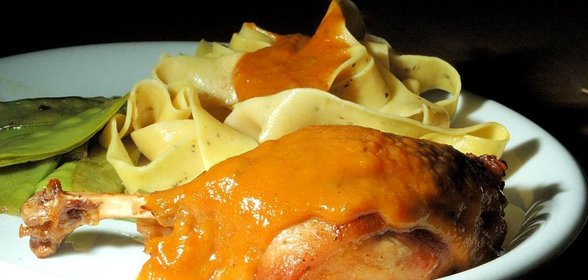 Утиные ножки в абрикосовом соусе