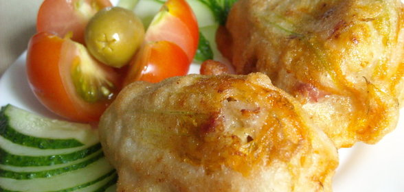 Фаршированные цветки цукини, жаренные во фритюре