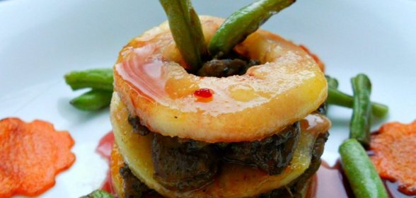 Куриная печень с медом и яблоками