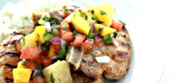 Свиные отбивные в маринаде с сальсой