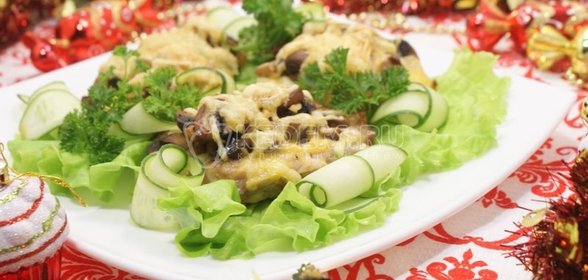 Отбивные из свинины с грибами под сыром