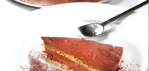 Шоколадный торт с фисташками и оливковым маслом