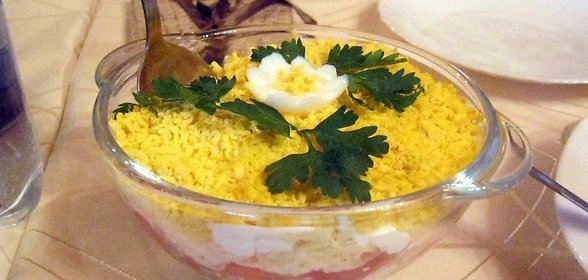 Салат с консервированным тунцом