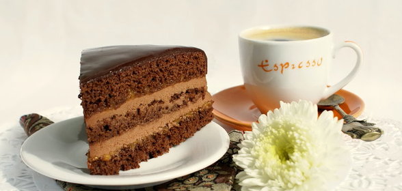 Шоколадно-кофейный торт с абрикосовым джемом