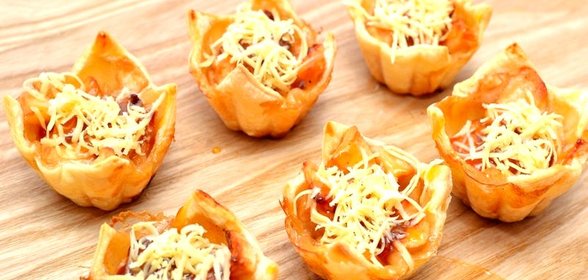 Тарталетки с рыбой и сыром