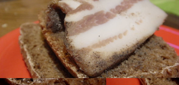 Творожная закуска с чесноком и орешками