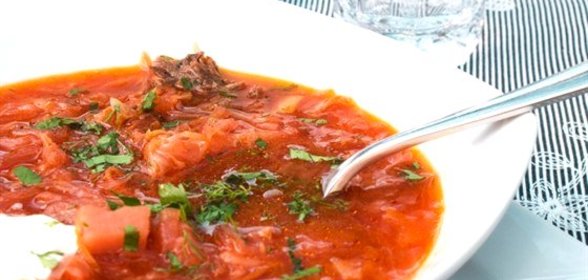 Борщ с говяжьей грудинкой и свиными ребрами