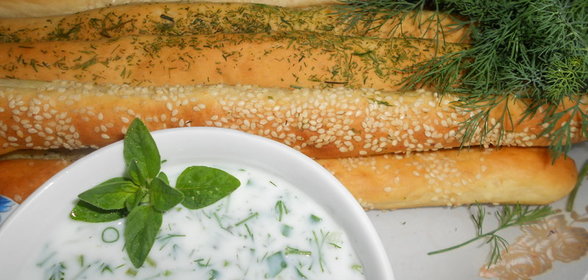 Хлебные палочки с соусом