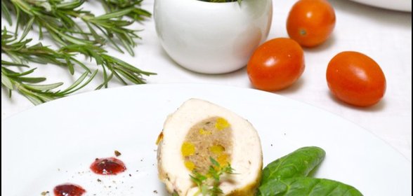 Куриное филе фаршированное свининой и курагой