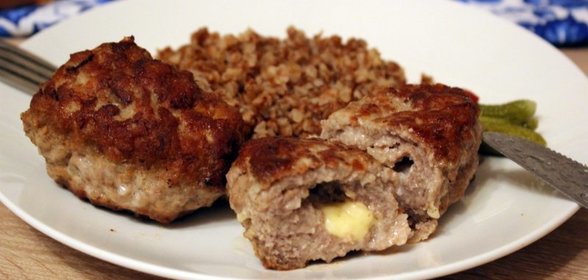 Мясные зразы с сыром и сливочным маслом