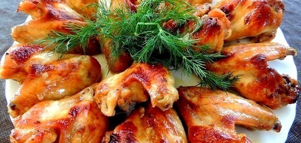 Куриные крылышки в медово-соевом соусе с чесноком