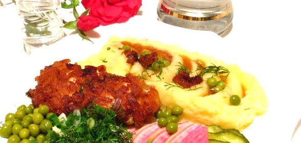 Шницель по-министерски с маслом