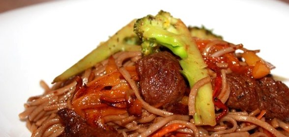 Гречневая лапша с говядиной