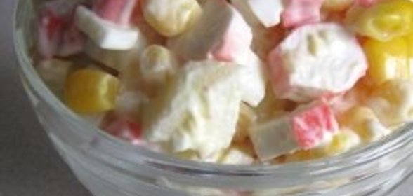 Салат из консервированного лосося с овощами