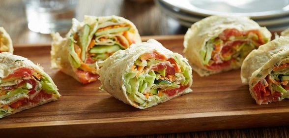 Роллы с рыбой, капустой и морковью