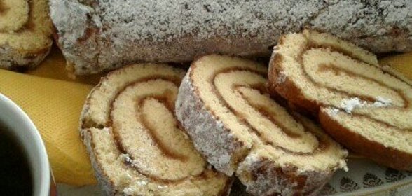 Рулет с яблочным повидлом