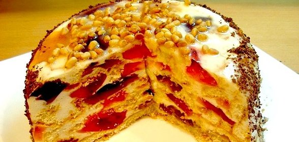 Торт с кусочками желе