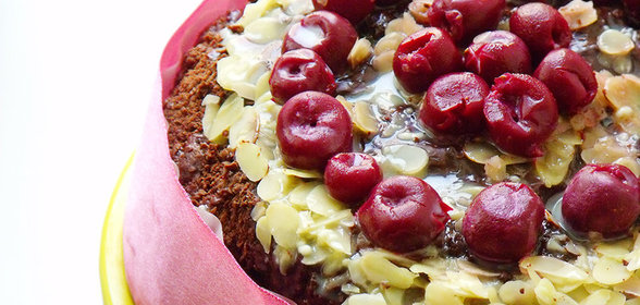 Шоколадный торт с вишней и творожным кремом Папин День Рождения