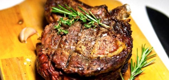 Стейк из баранины на гриле