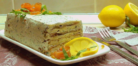 Холодная рыбная лазанья с икрой, творогом и зеленью