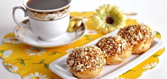 Заварные пирожные с ореховым кремом патисьер Ромашковое настроение