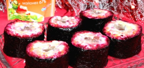 Салат «Сельдь под шубой» в виде суши