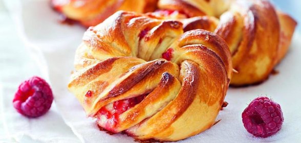 Булочки с малиновым джемом