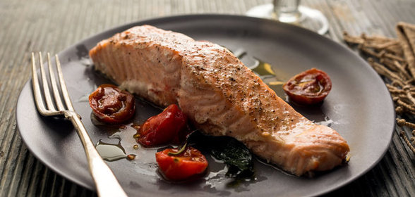 Лосось с карри и томатами