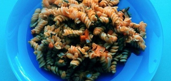 Макароны с консервированной фасолью