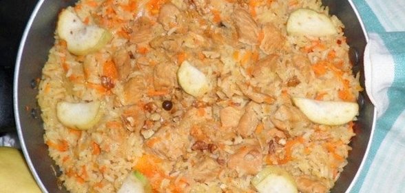 Плов из индейки с айвой, курагой и фейхоа