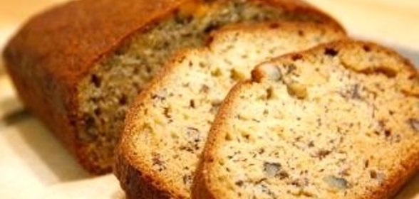 Банановый кекс с орехами