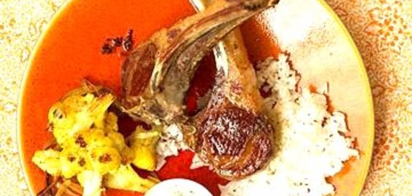 Баранина с цветной капустой и соусом