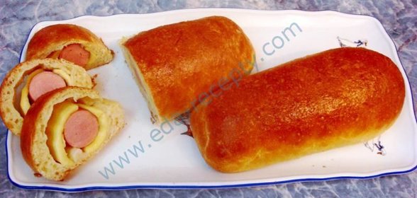 Рулет из кабачка и сосиски в тесте