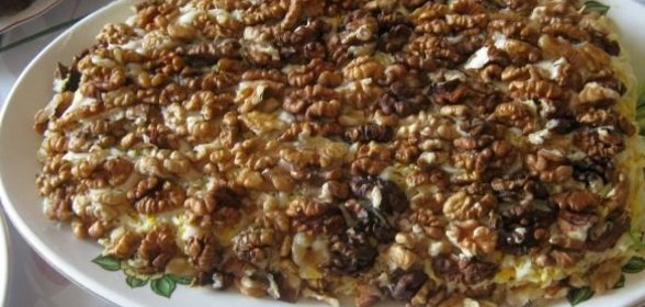 Отварные рыбные рулеты с грибным соусом