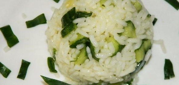 Торт белковый с вареньем