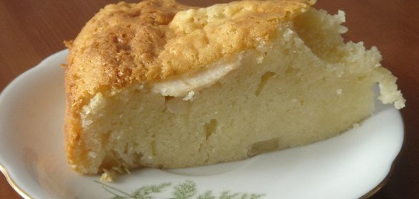 Бисквит с яблоками
