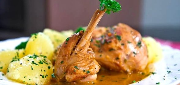 Кролик тушеный с картофелем