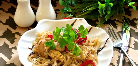 Фунчоза с курицей и овощами