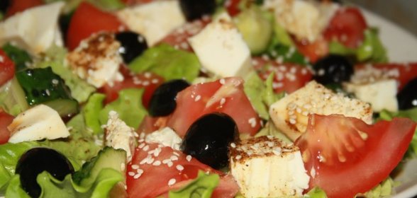 Легкий овощной салат с соевым сыром тофу