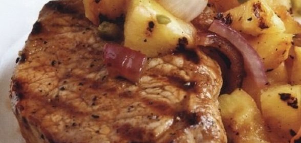 Свиные стейки с ананасовой сальсой