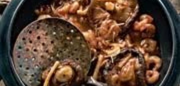 Креветки с грибами шиитаке и рисовой лапшой