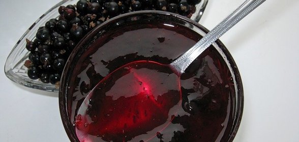 Сырое варенье из смородины