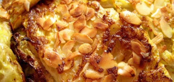 Пирог картофельный с сыром, зеленью и помидорами