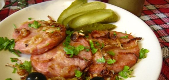 Ветчина, жареная с горчицей и луком