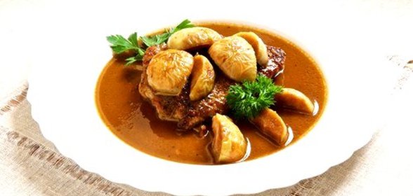 Жареная индейка с яблоками в кленовом соусе