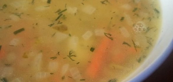 Гороховый суп с малосольными огурцами